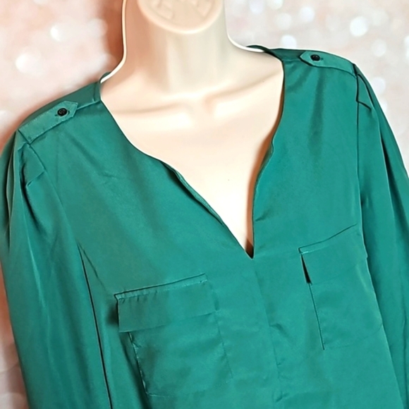 Banana Republic | Kelly Green Popover Blouse - Picture 2 of 8